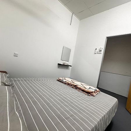 Jiaxin Dormitory - Puteri Wangsa 家馨旅舍 Ulu Tiram Exterior photo