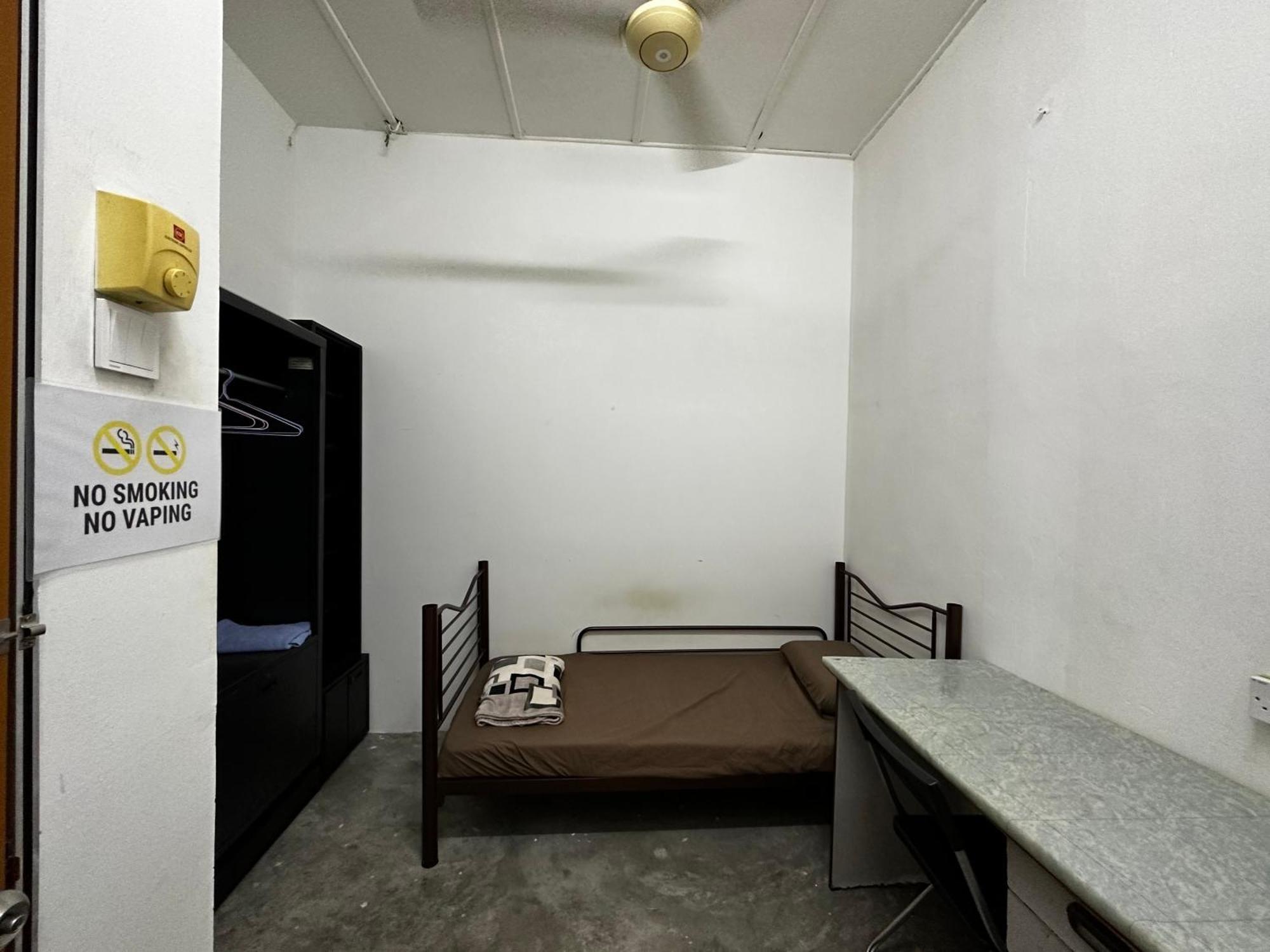 Jiaxin Dormitory - Puteri Wangsa 家馨旅舍 Ulu Tiram Exterior photo