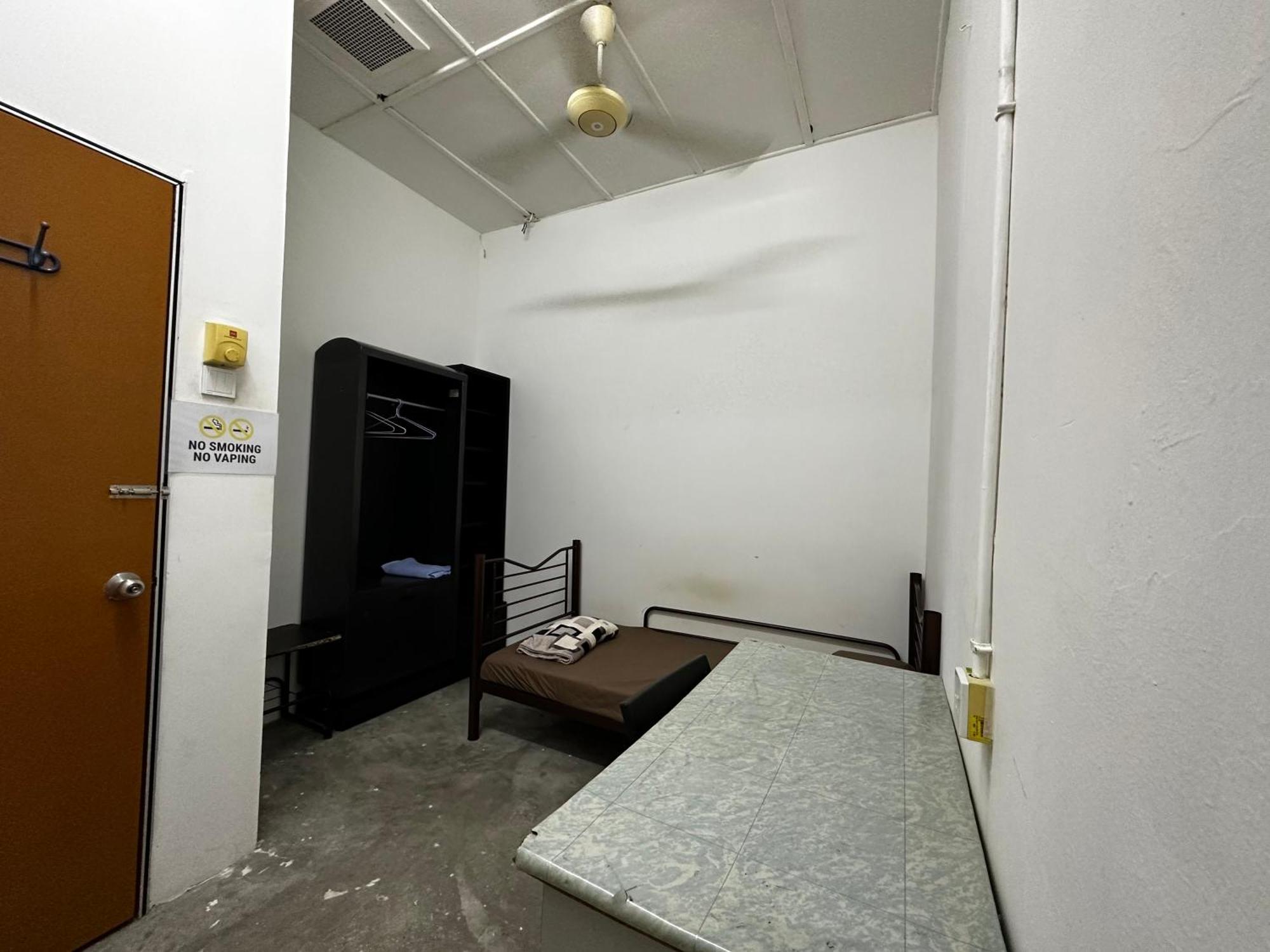 Jiaxin Dormitory - Puteri Wangsa 家馨旅舍 Ulu Tiram Exterior photo