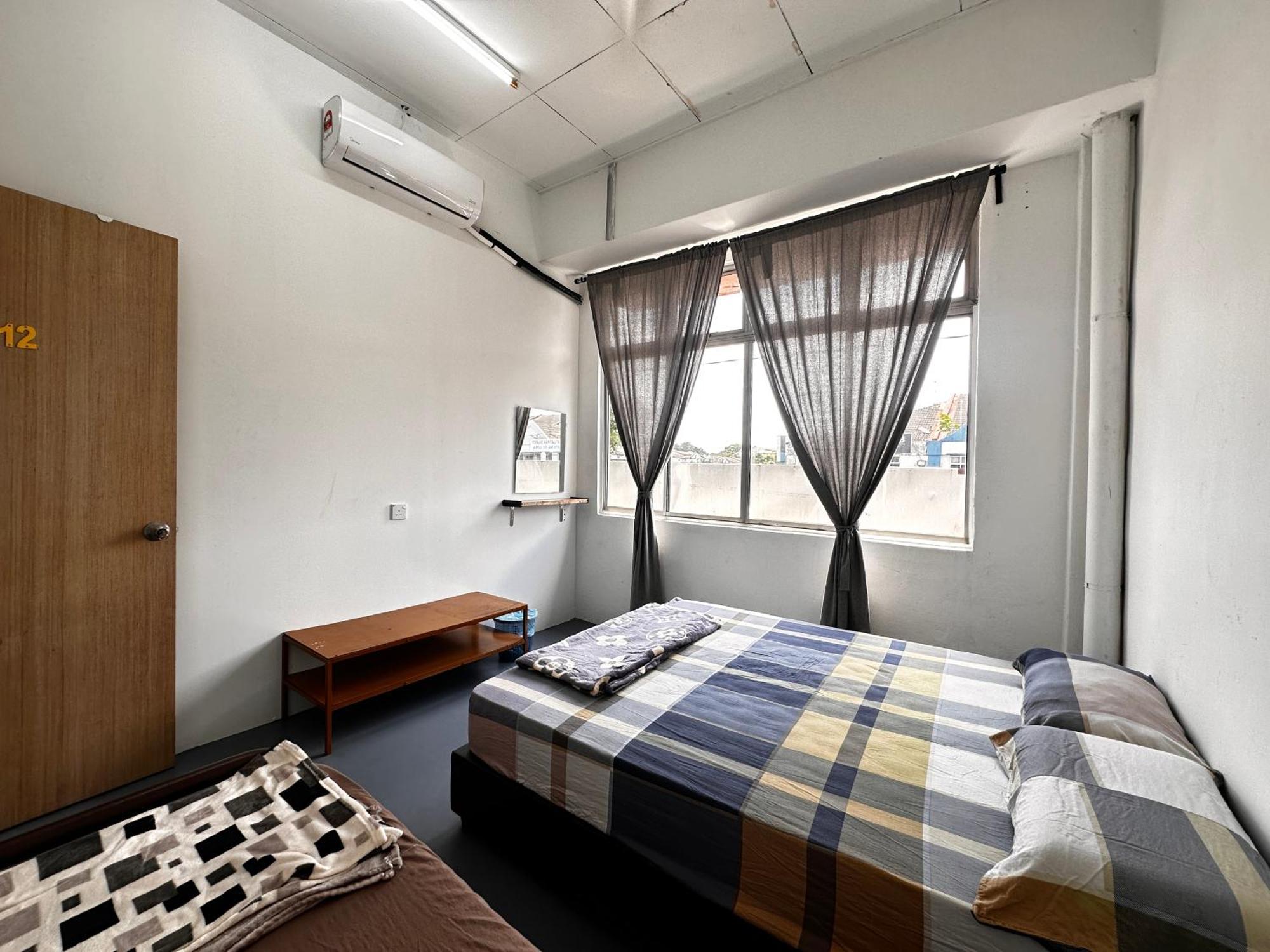 Jiaxin Dormitory - Puteri Wangsa 家馨旅舍 Ulu Tiram Exterior photo