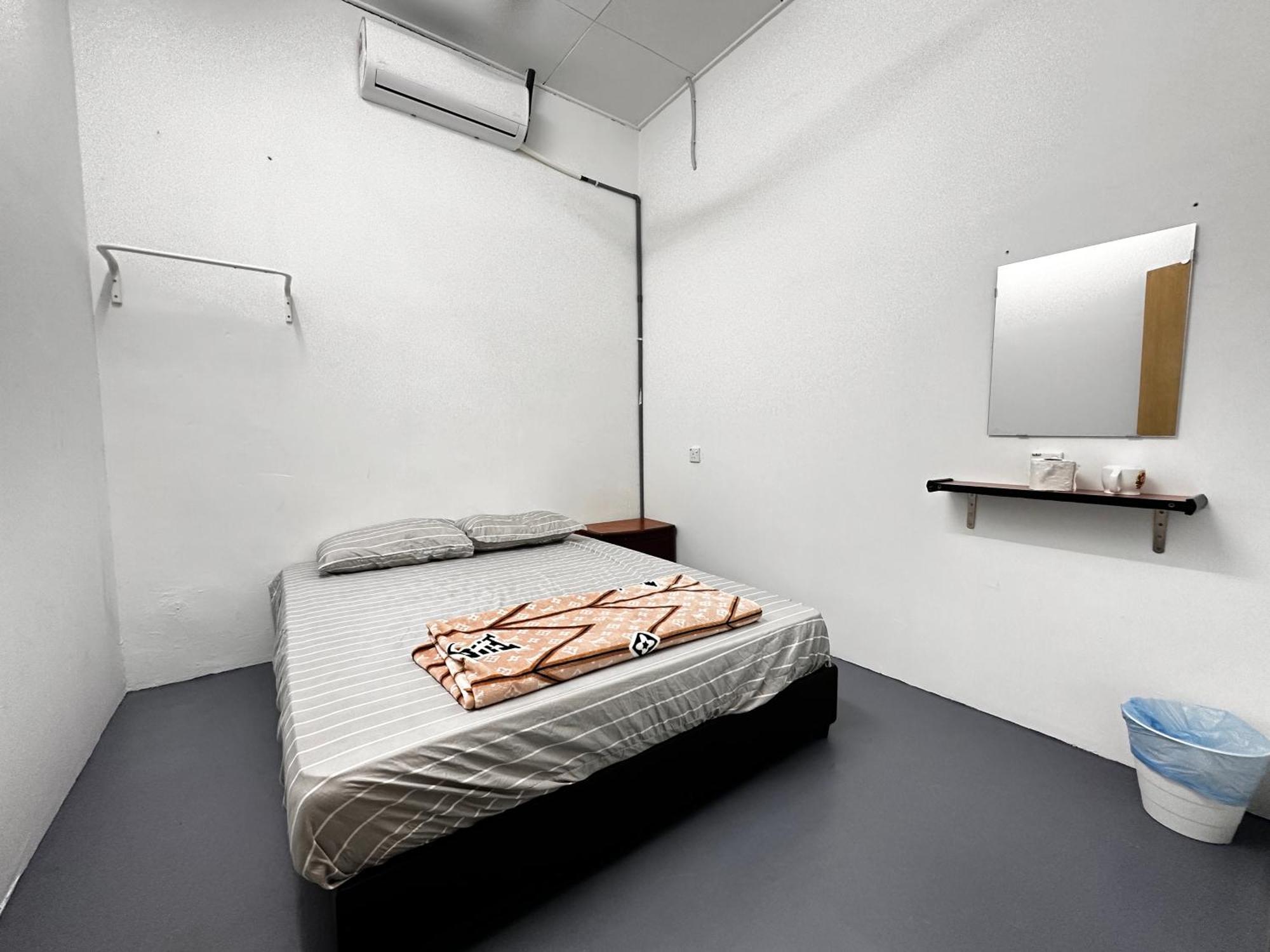 Jiaxin Dormitory - Puteri Wangsa 家馨旅舍 Ulu Tiram Exterior photo