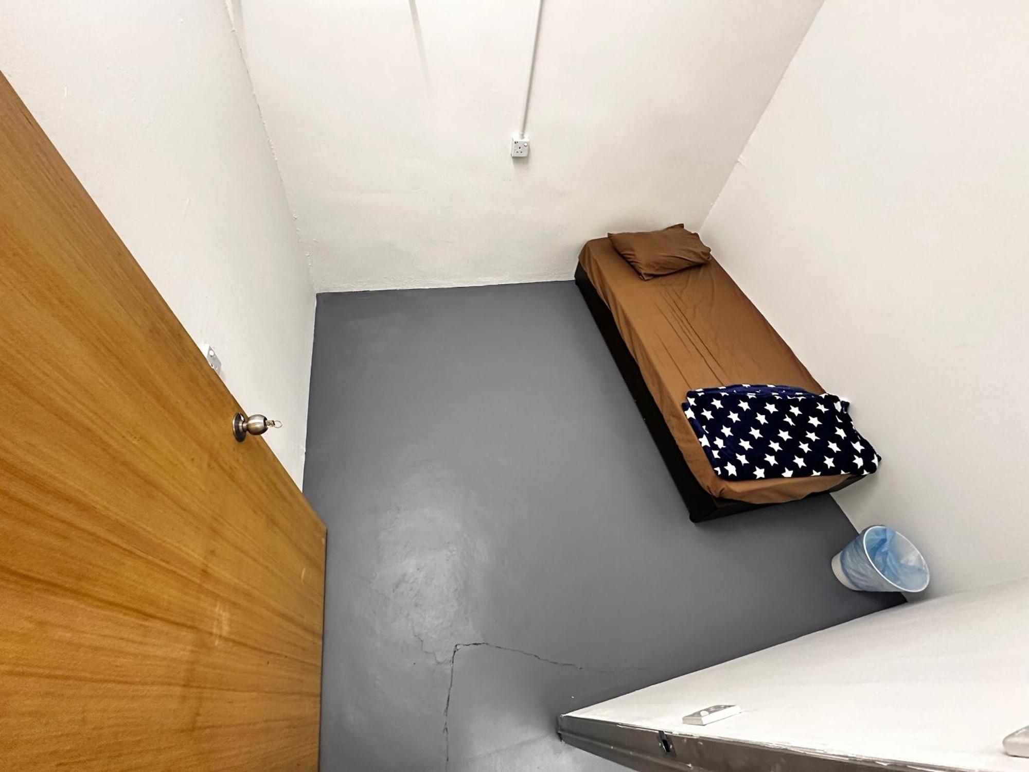 Jiaxin Dormitory - Puteri Wangsa 家馨旅舍 Ulu Tiram Exterior photo