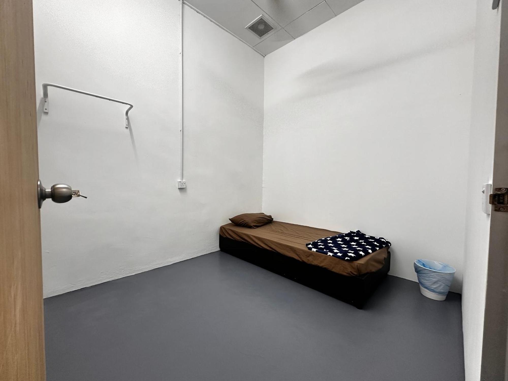 Jiaxin Dormitory - Puteri Wangsa 家馨旅舍 Ulu Tiram Exterior photo